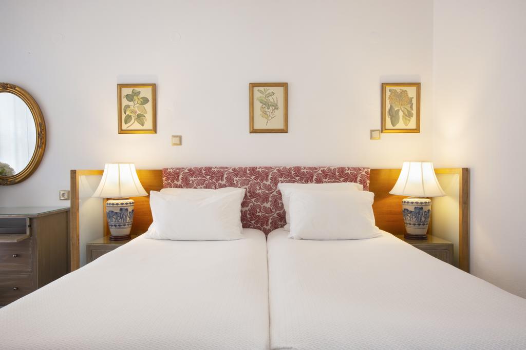 Hotel Dorion twin room sea view.jpg