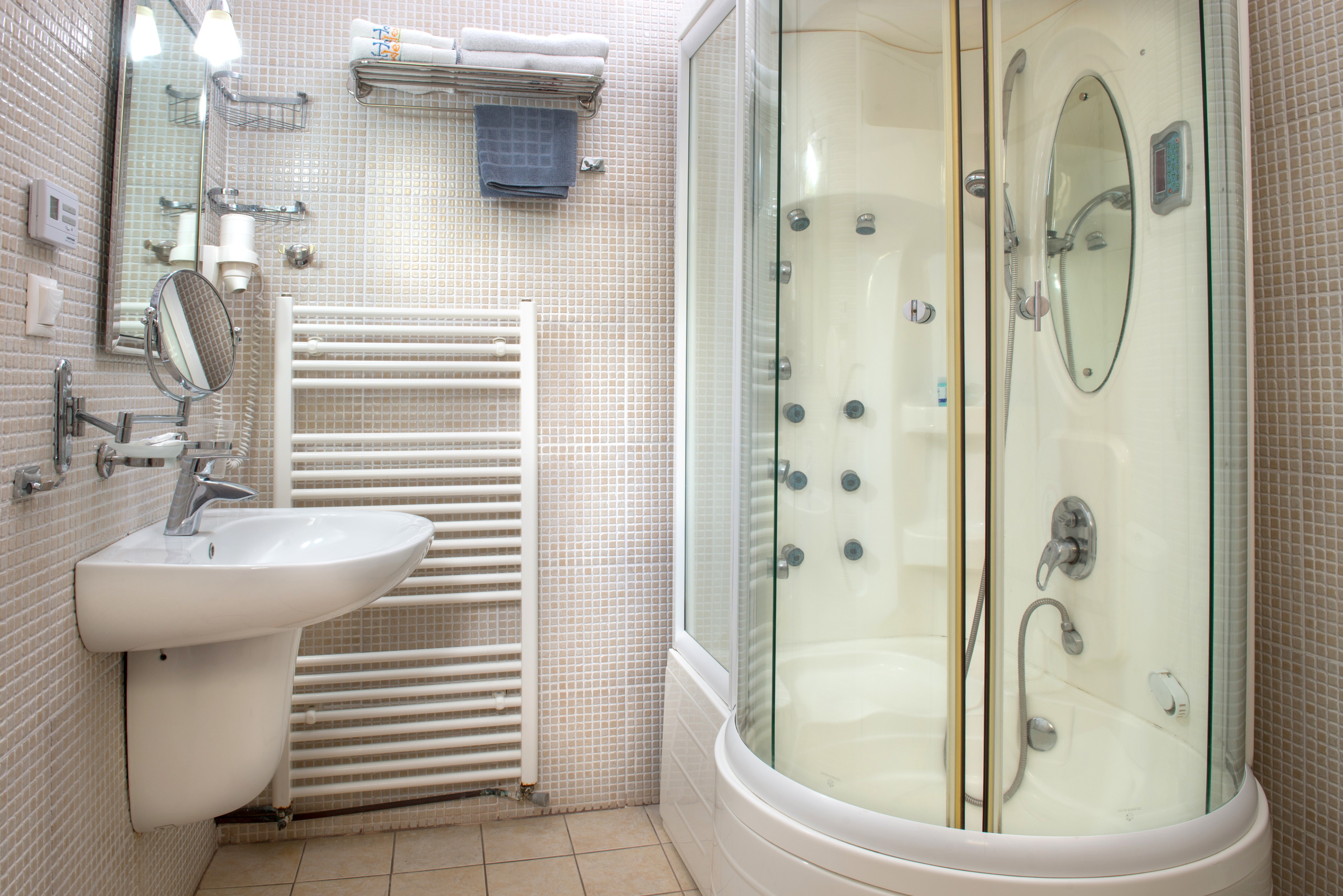 Hotel Eden bathroom.jpg
