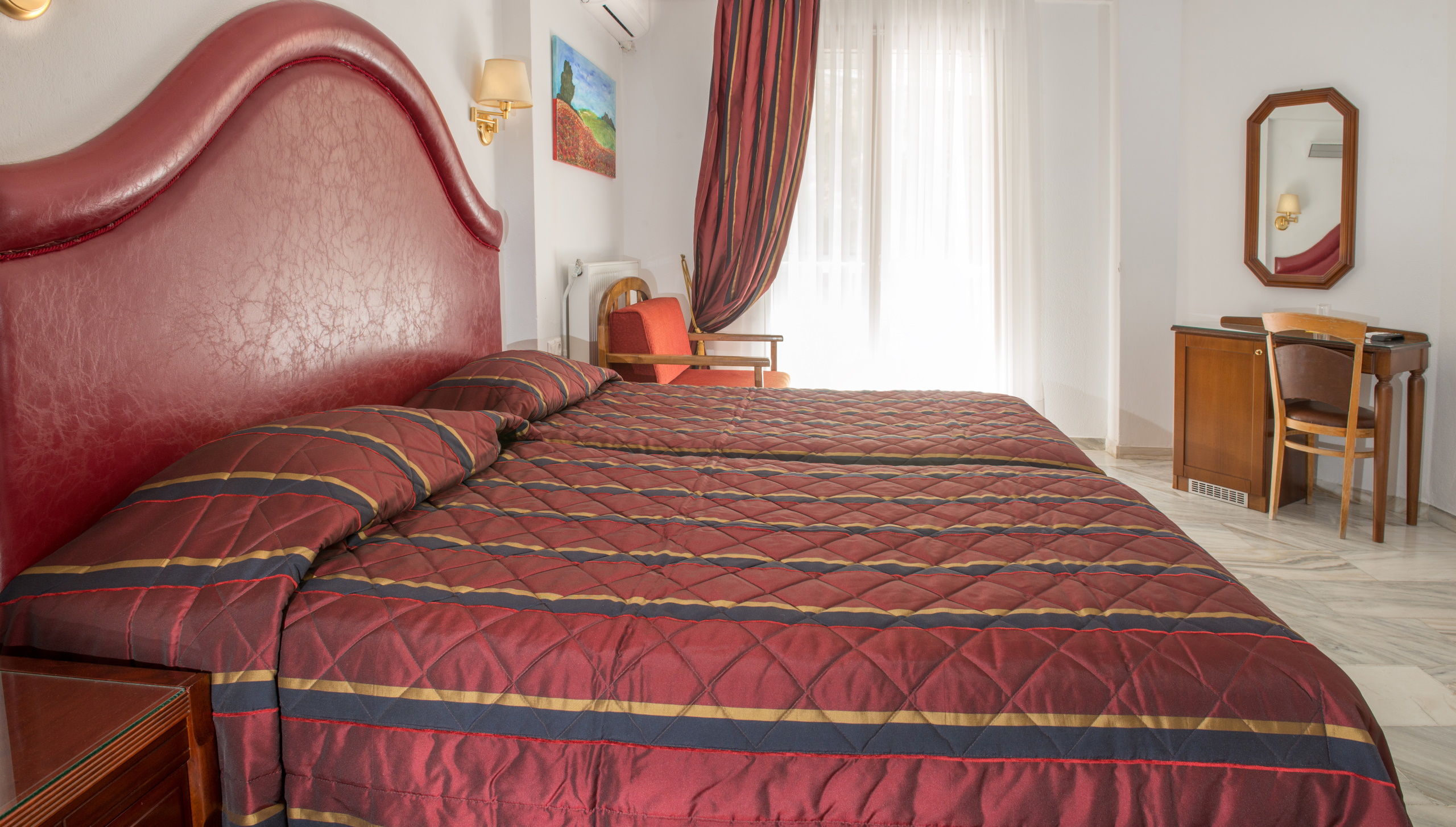 Hotel Eden deluxe suite 1.jpg
