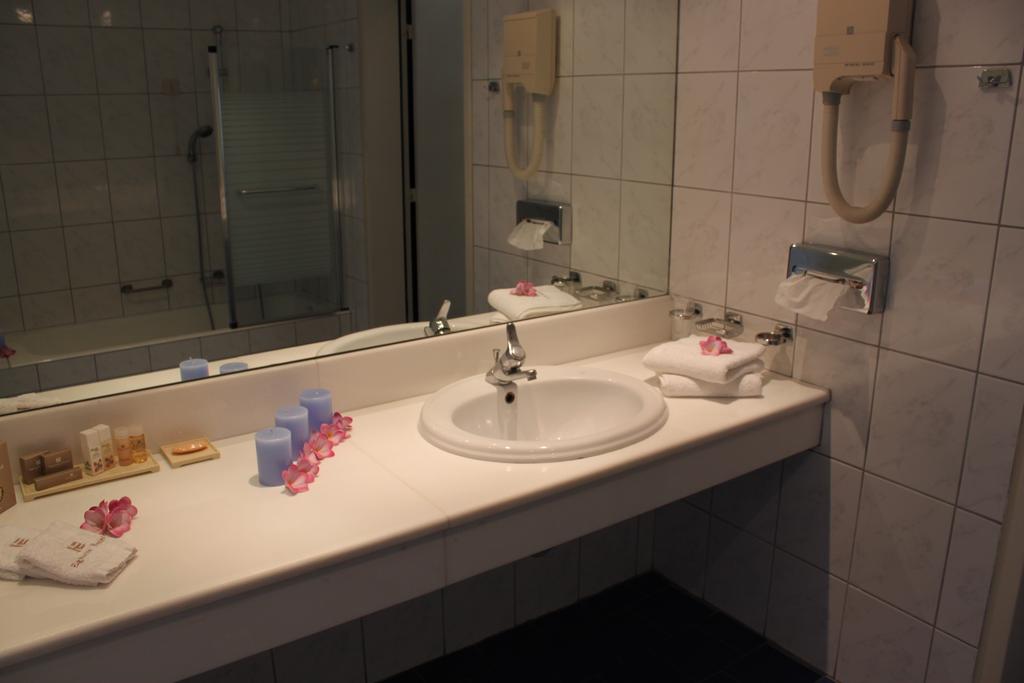 Egnatia City bathroom 1.jpg
