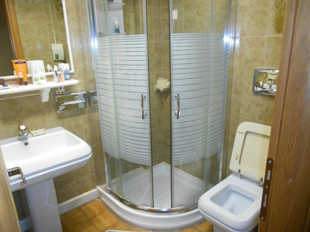 Egnatia City bathroom 2.jpg