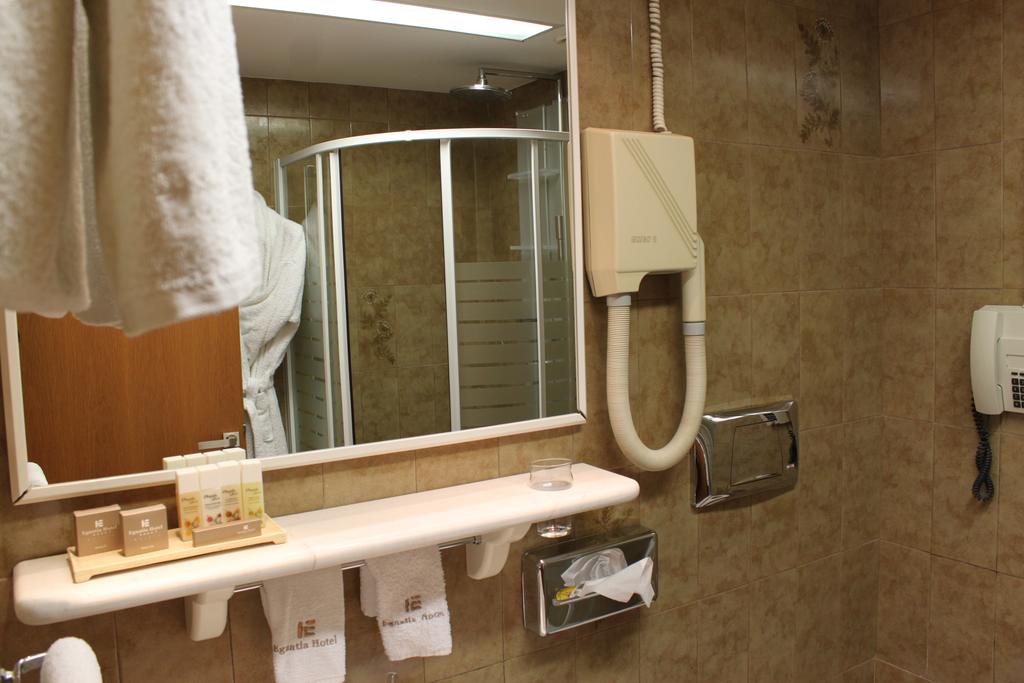 Egnatia City bathroom.jpg