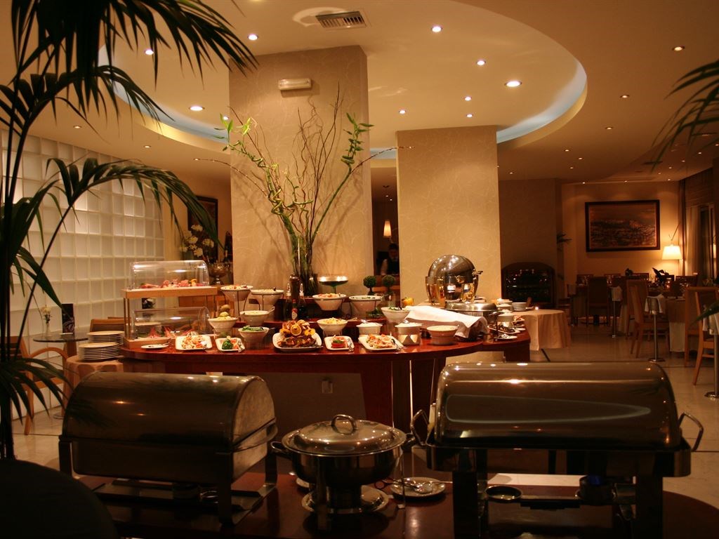 Hotel Egnatia City restaurant.jpeg