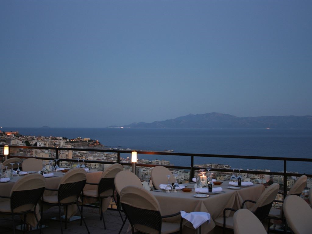 Hotel Egnatia City roof garden 1.jpeg