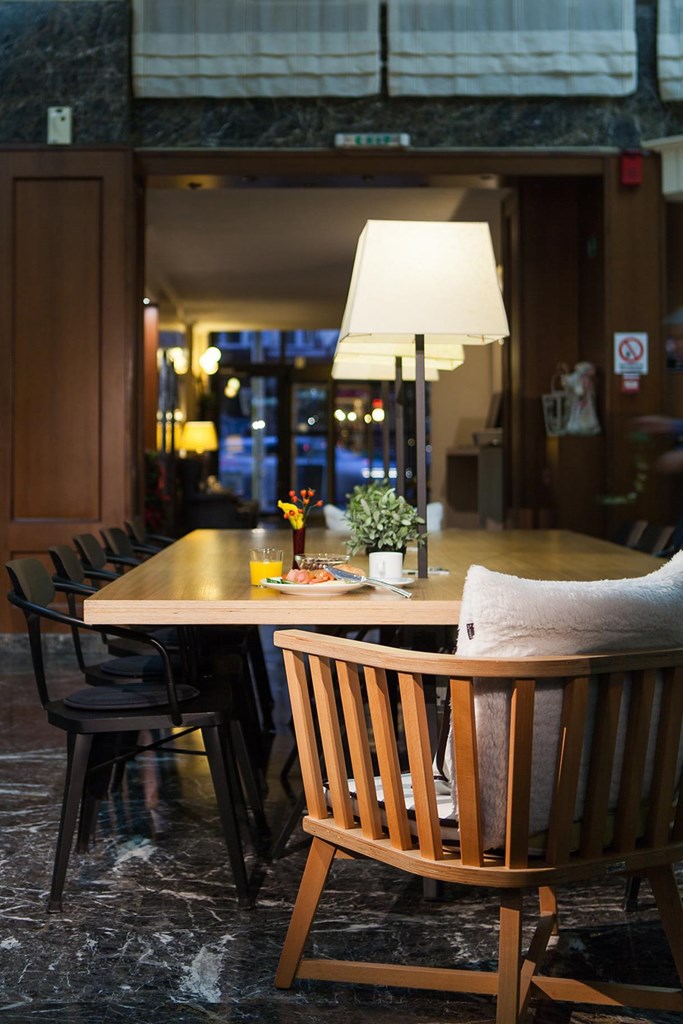 Hotel El Greco bar.jpg