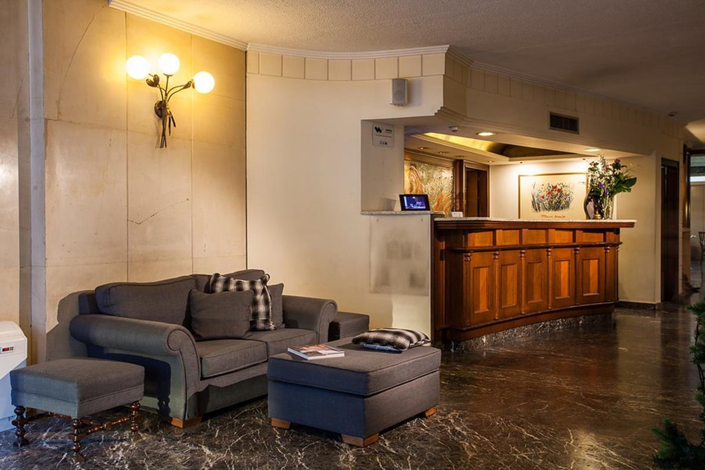 Hotel El Greco reception.jpg
