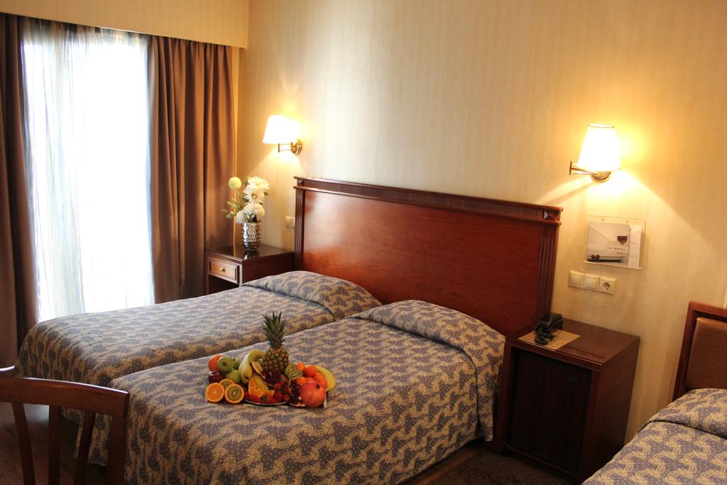 Hotel El Greco triple room 2.jpg