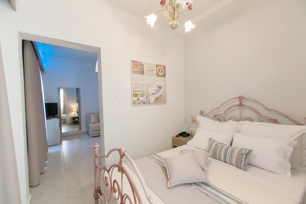 Hotel 12 Olympian Gods family room 1.jpg