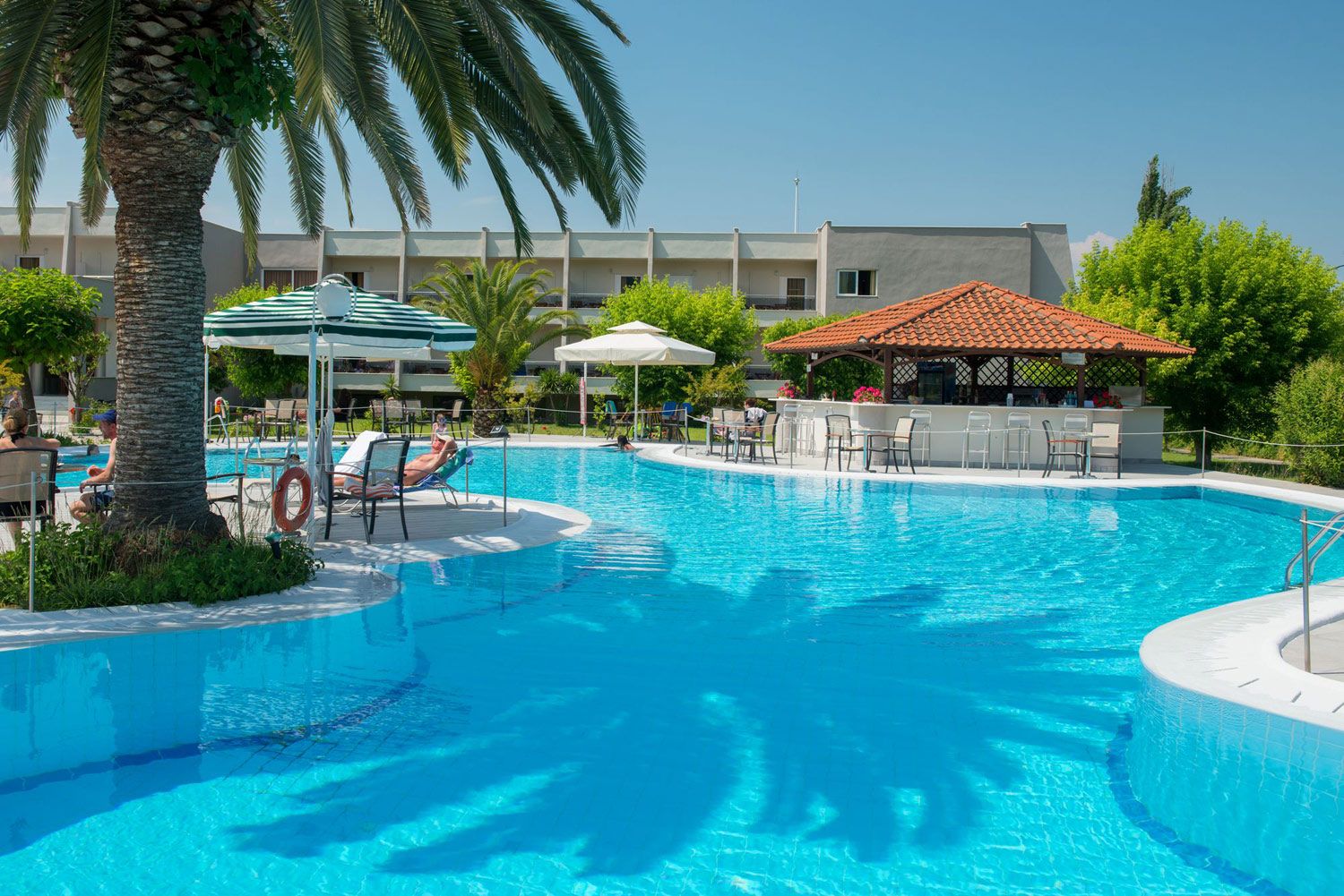 Aethria Hotel-Bar na bazenu.jpg
