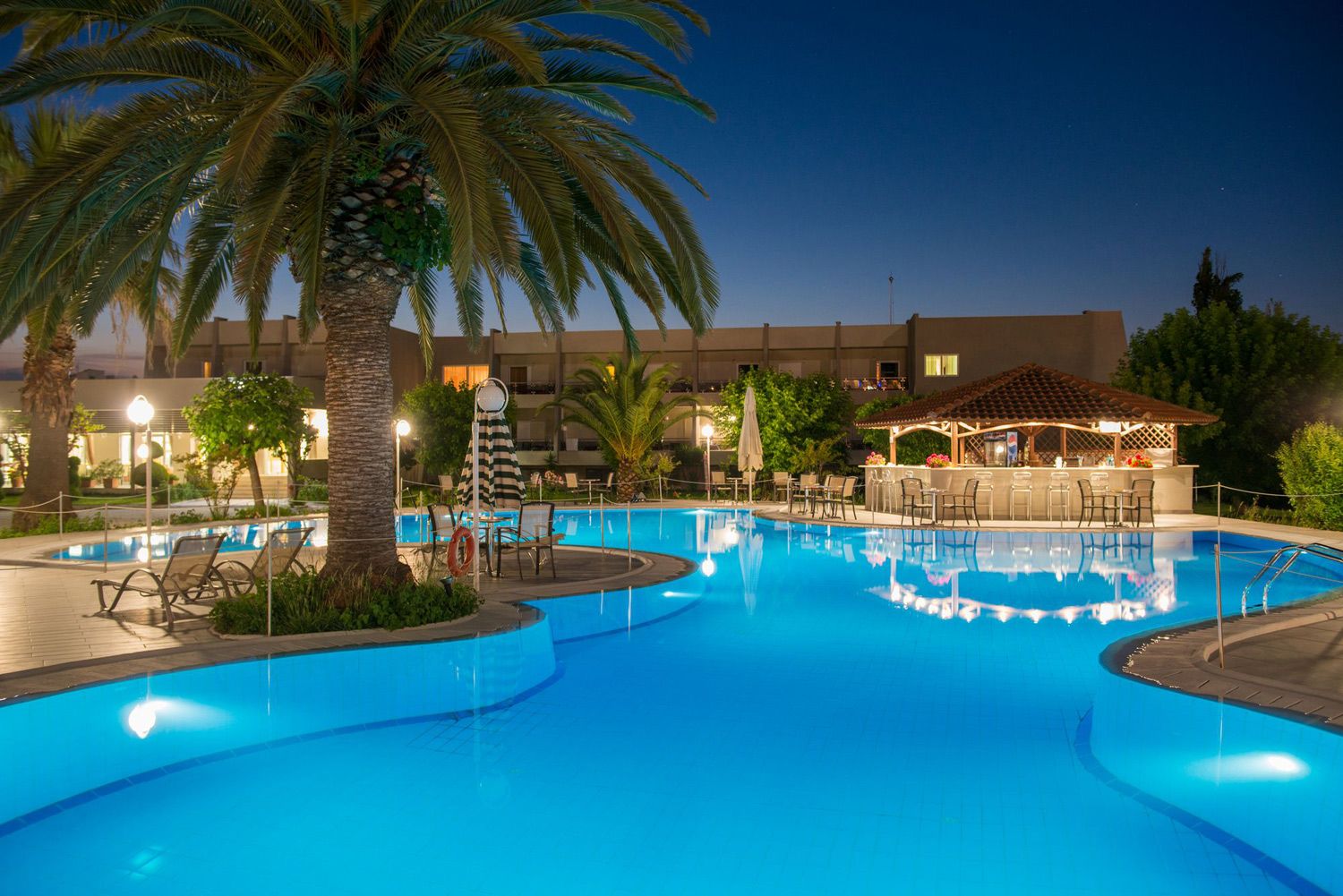 Aethria Hotel-Bazen nocu.jpg