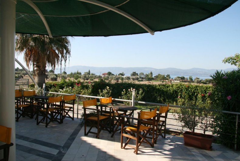 Hotel El Greco Eretria bar.jpg