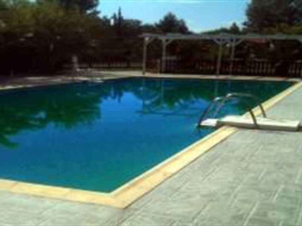 Hotel El Greco Eretria pool.jpeg