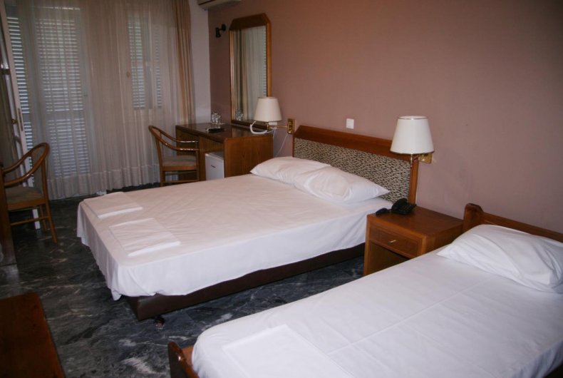 Hotel El Greco Eretria triple room 1.jpg