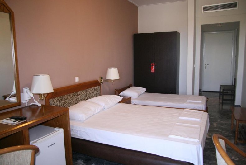 Hotel El Greco Eretria triple room 2.jpg