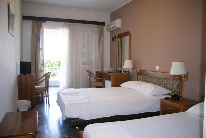 Hotel El Greco Eretria triple room.jpg