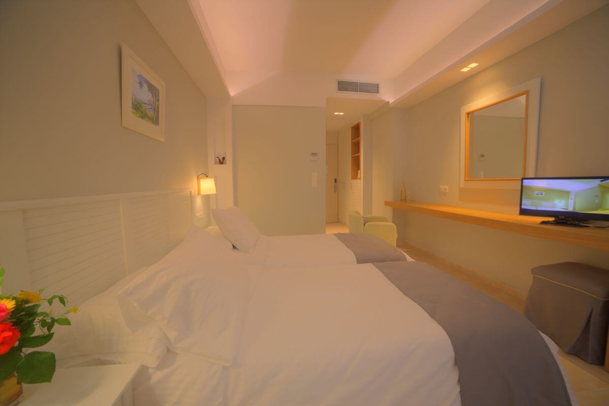 Hotel Elea Beach triple room.jpg