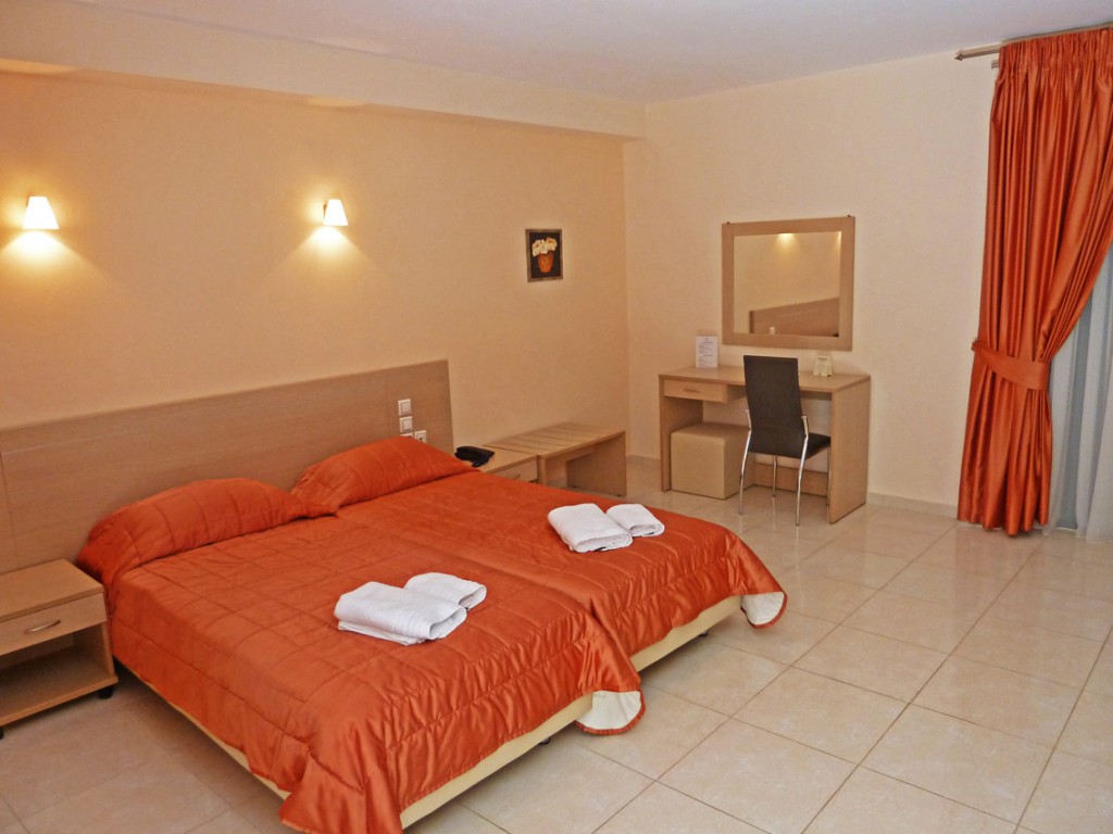 Hotel Eleana junior suite 1.jpg