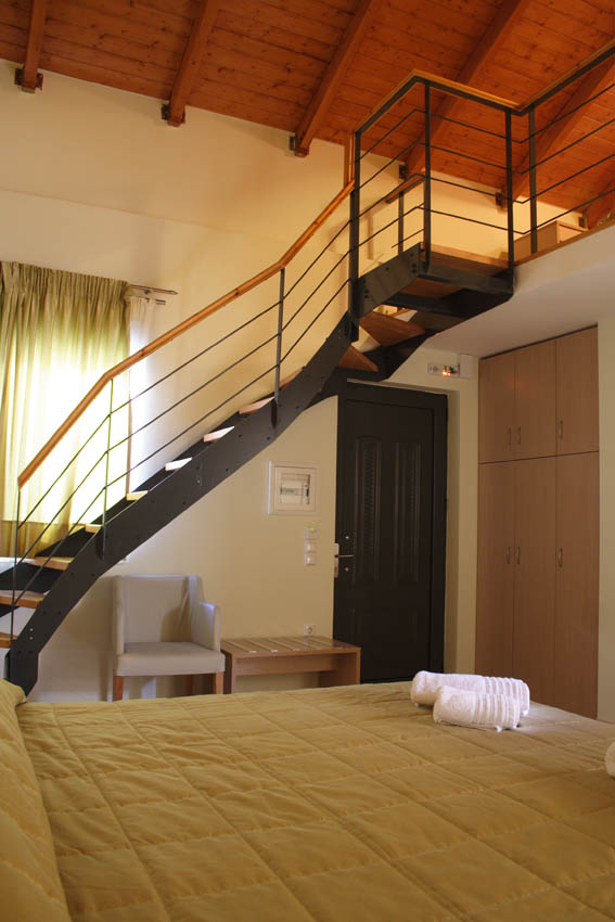 Hotel Eleana loft 2.jpg