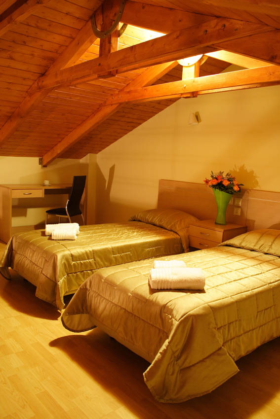Hotel Eleana loft.jpg
