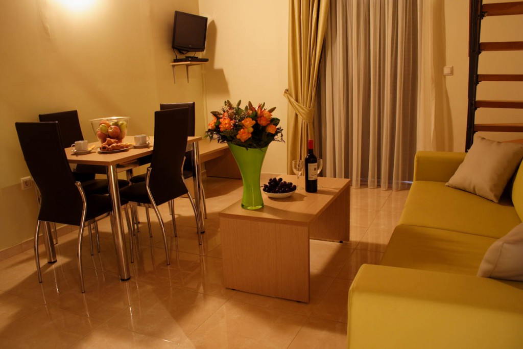 Hotel Eleana superior suite.jpg