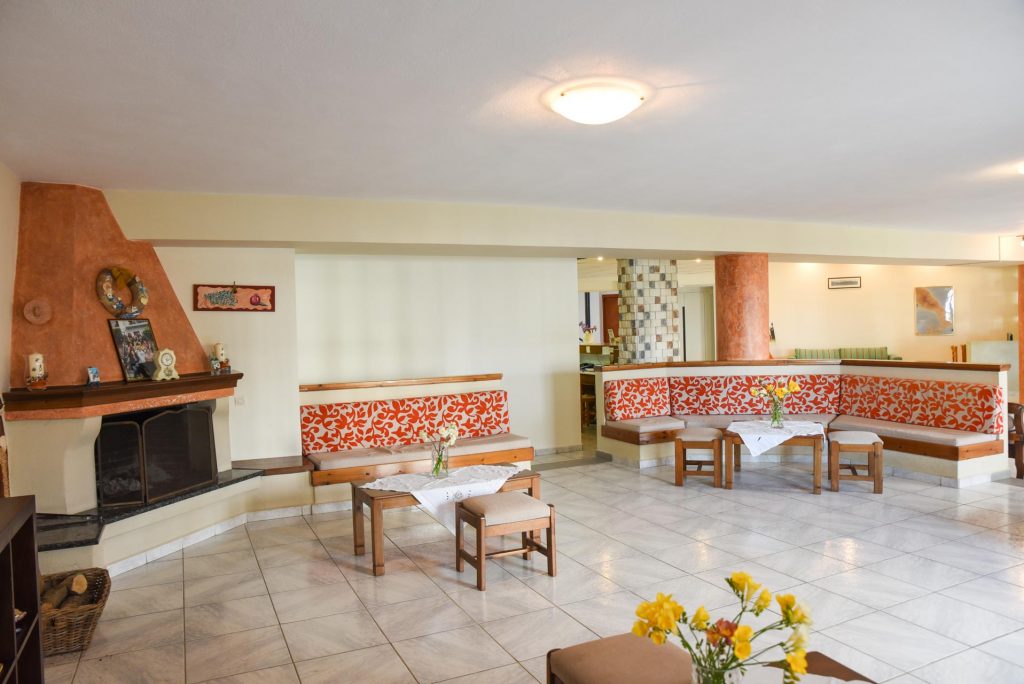 Hotel Eleana Marina lobby 1.jpg