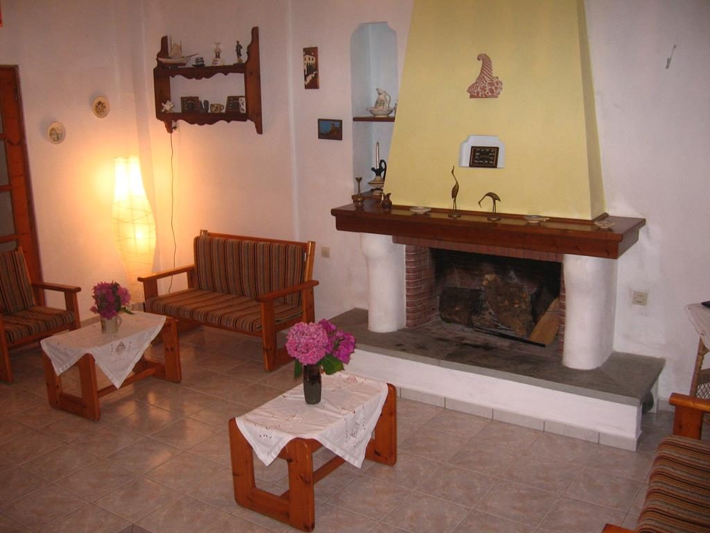 Hotel Eleana Marina lobby.jpg