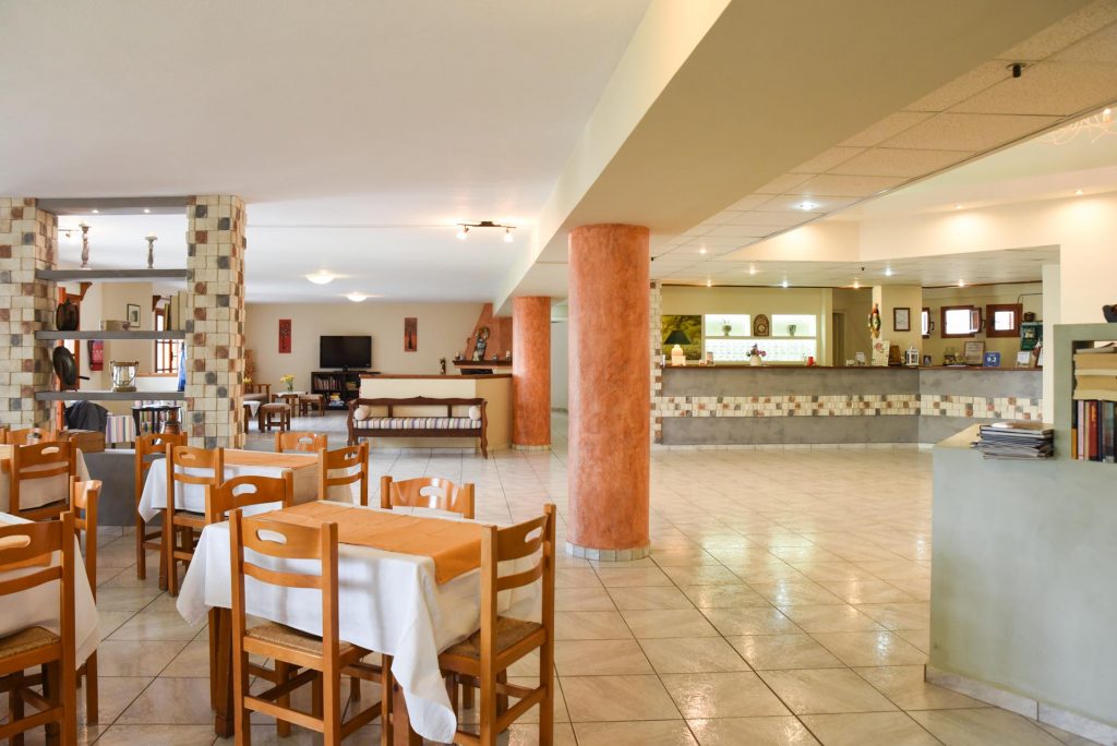Hotel Eleana Marina restaurant.jpg