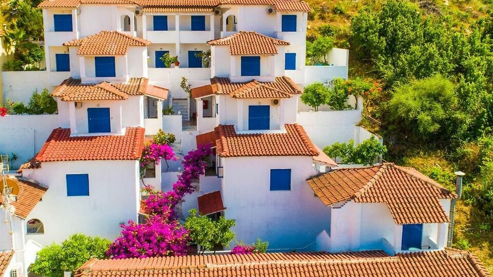 Hotel Elena - izgled spolja iz drugog ugla.jpg