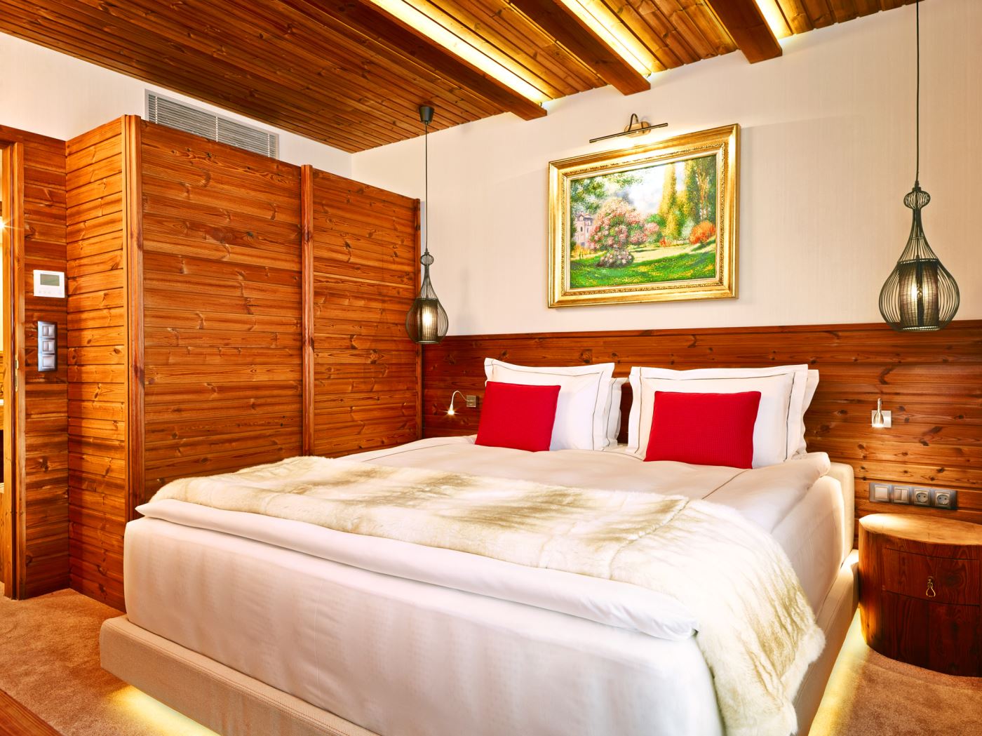 Lucky Bansko - predsednički apartman - francuski ležaj.jpg