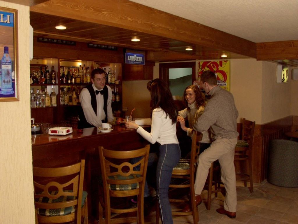 Hotel Pirin-Lobby bar.jpg