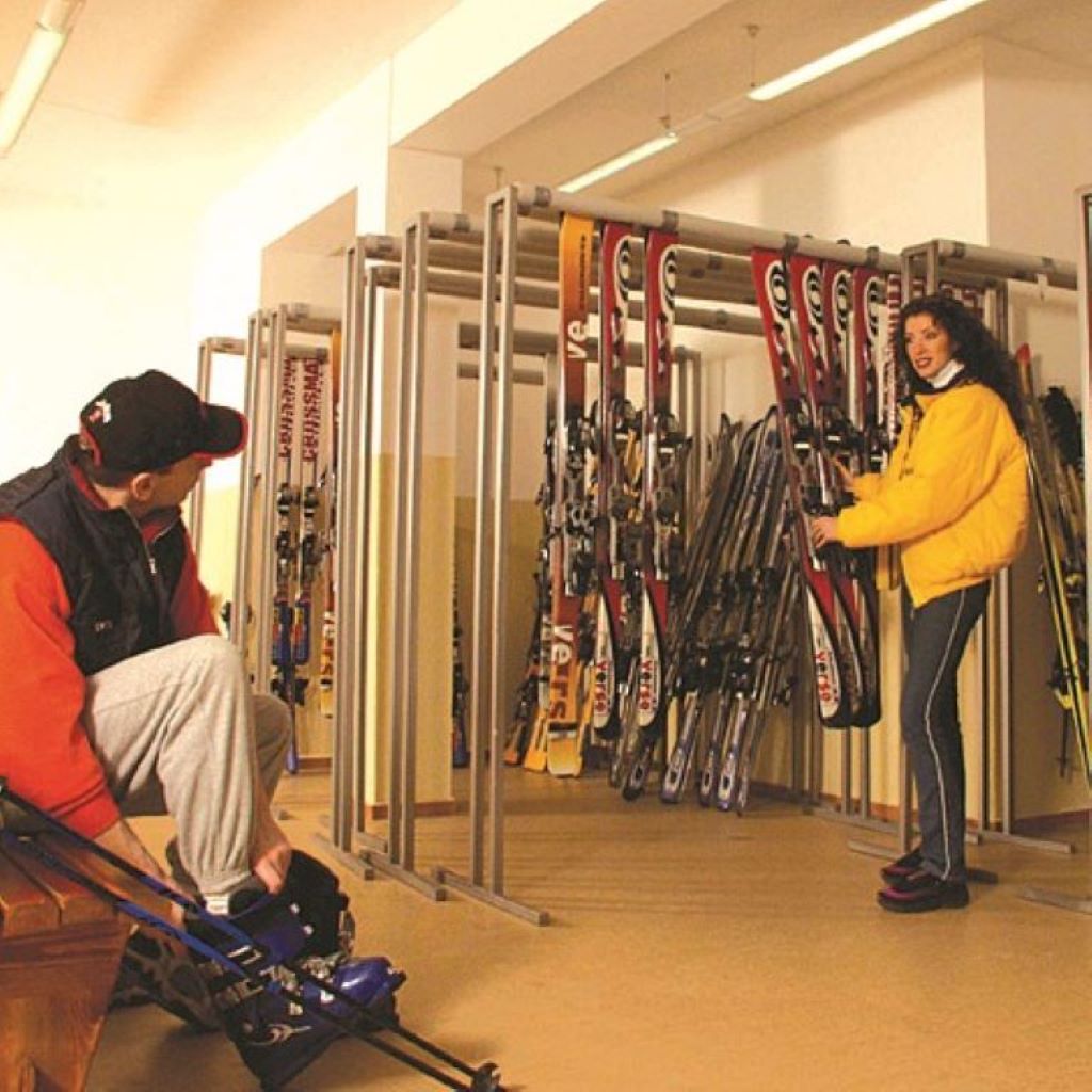 Hotel Pirin-Skijasnica.jpg
