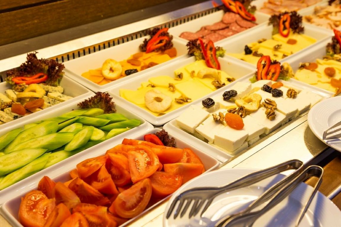 Orlovetz-buffet.jpg