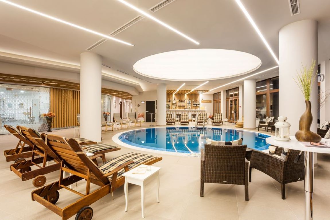 Orlovetz hotel-unutrasnji bazen.jpg