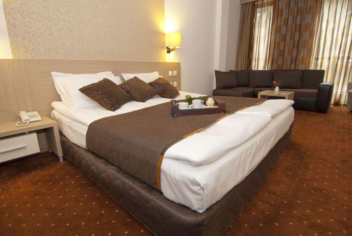 Hotel Radinas Way-Standardna veca soba.jpg