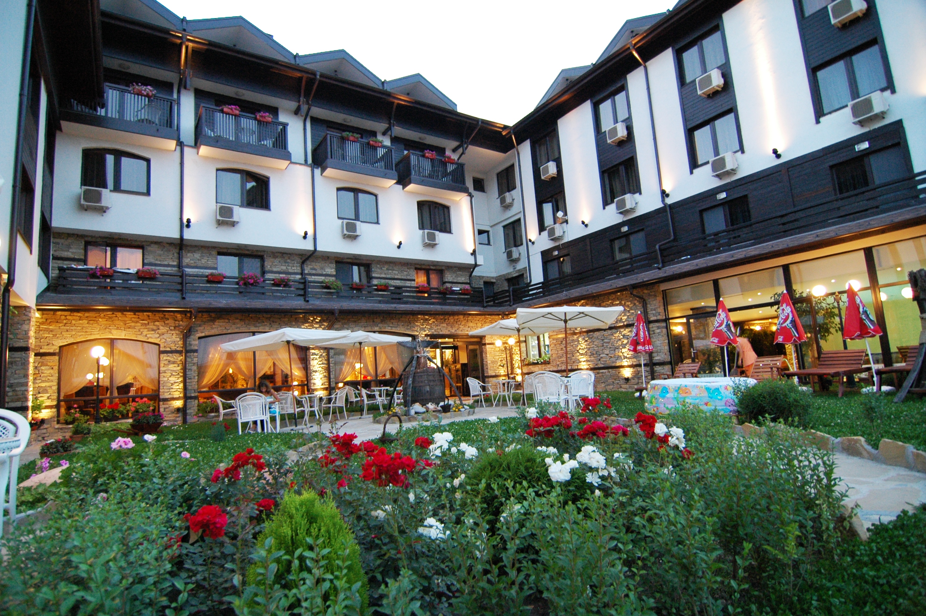 Bansko Spa & Holidays-Letnja basta.JPG