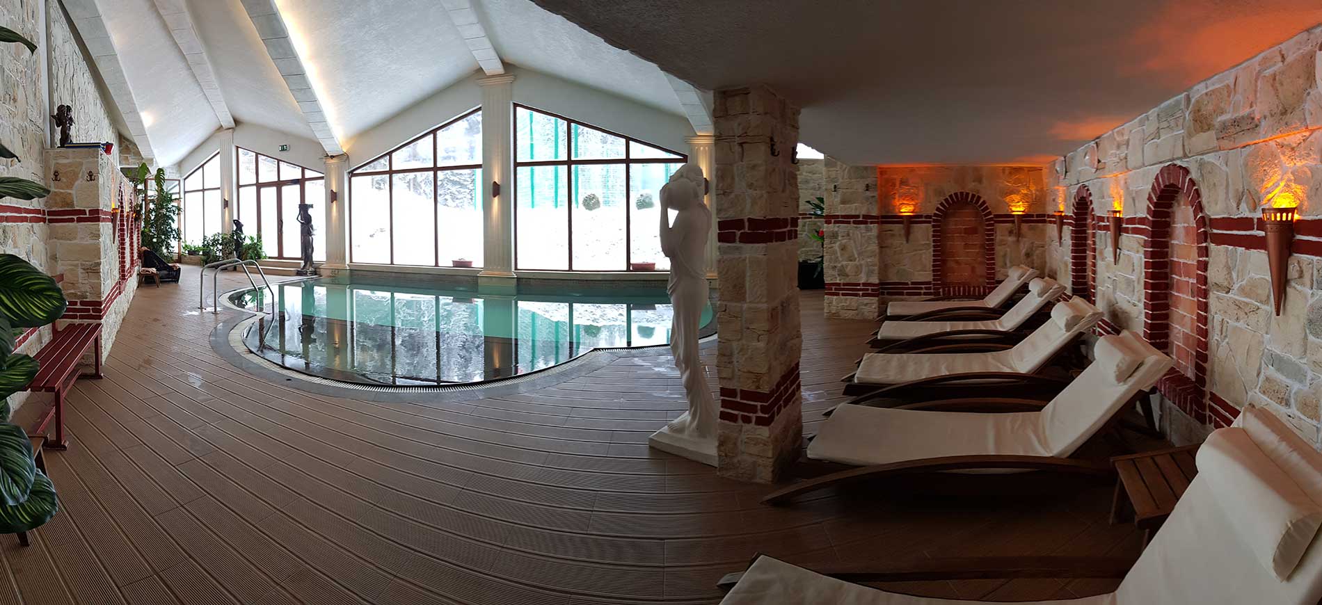 Hotel Kamelia Complex-Bazen.jpg
