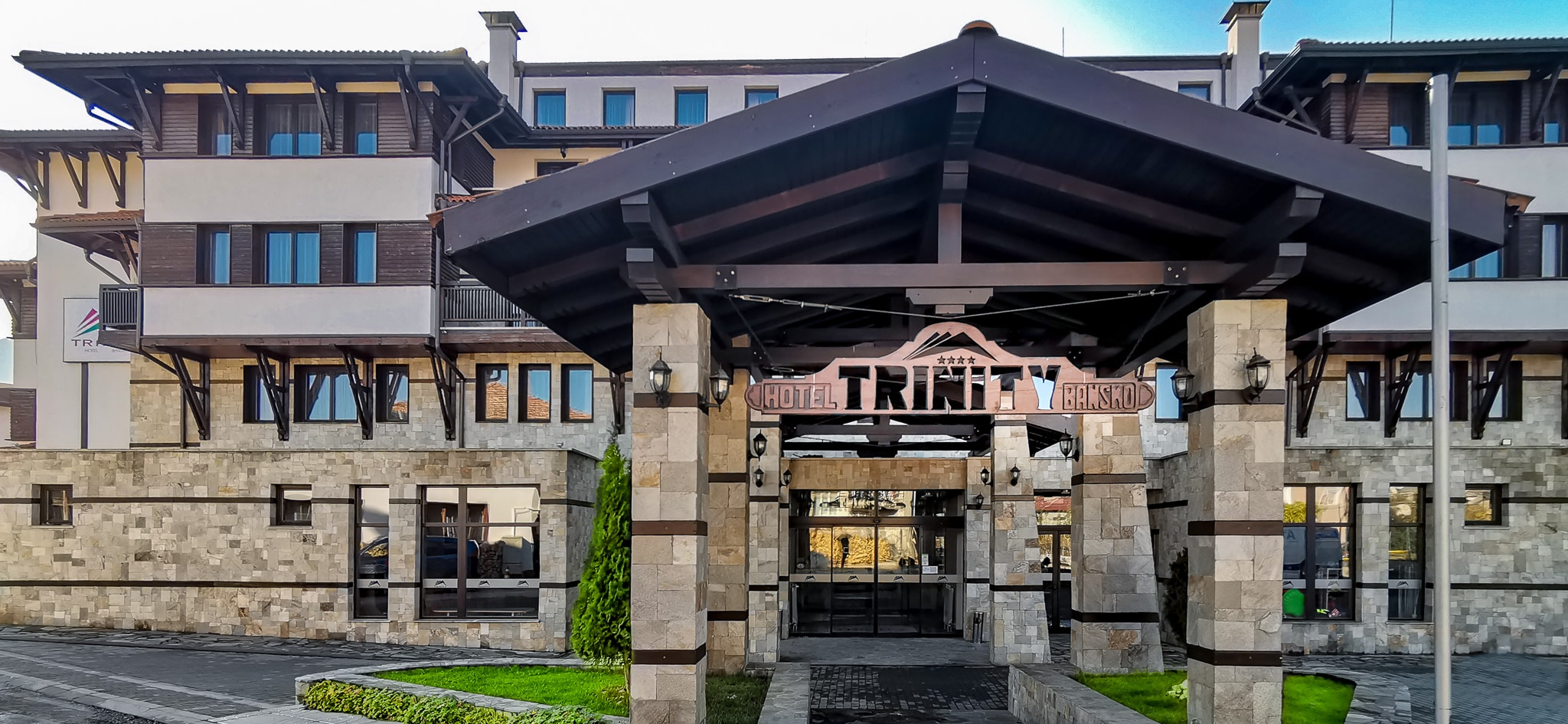 Trinity Residence Hotel-Ulaz u hotel.jpg
