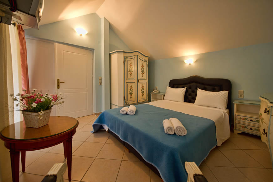 Elena Hotel _ Apartments loft 1.jpg
