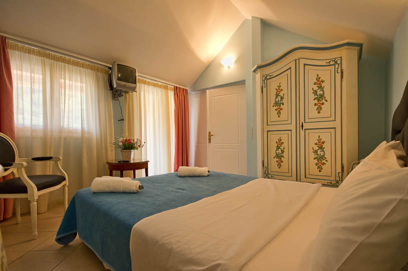 Elena Hotel _ Apartments loft.jpg