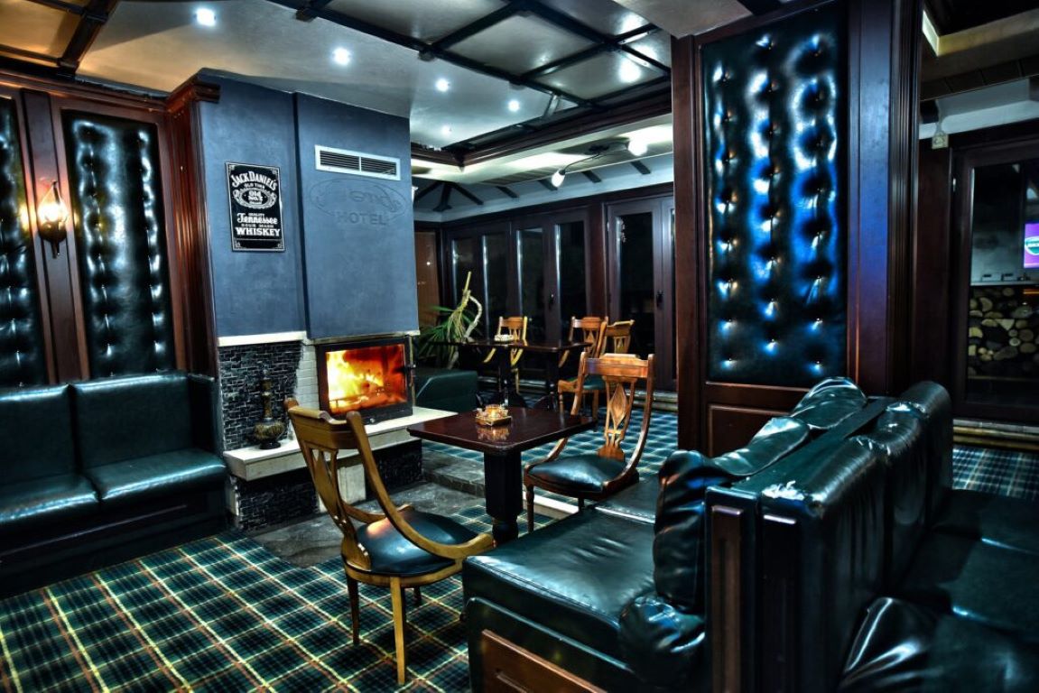 Friends Hotel Bansko-Lobby kamin.jpg