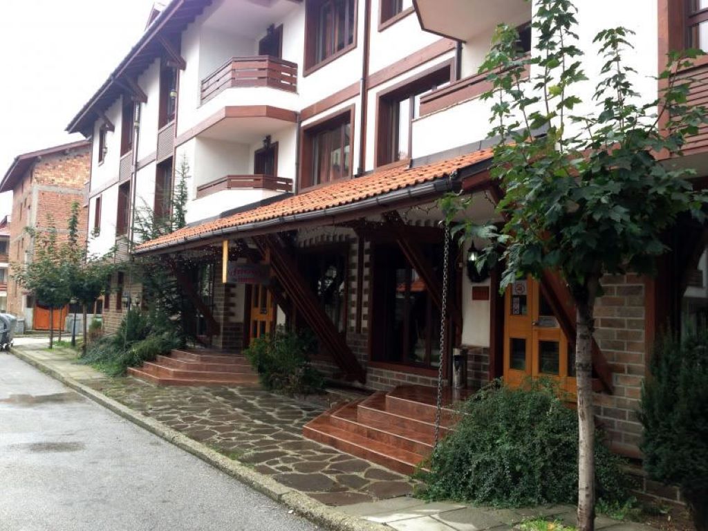 Friends Hotel-Okolina hotela.jpg