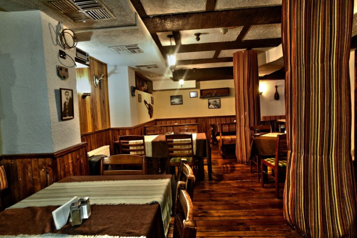 Friends Hotel-Restoran.jpg