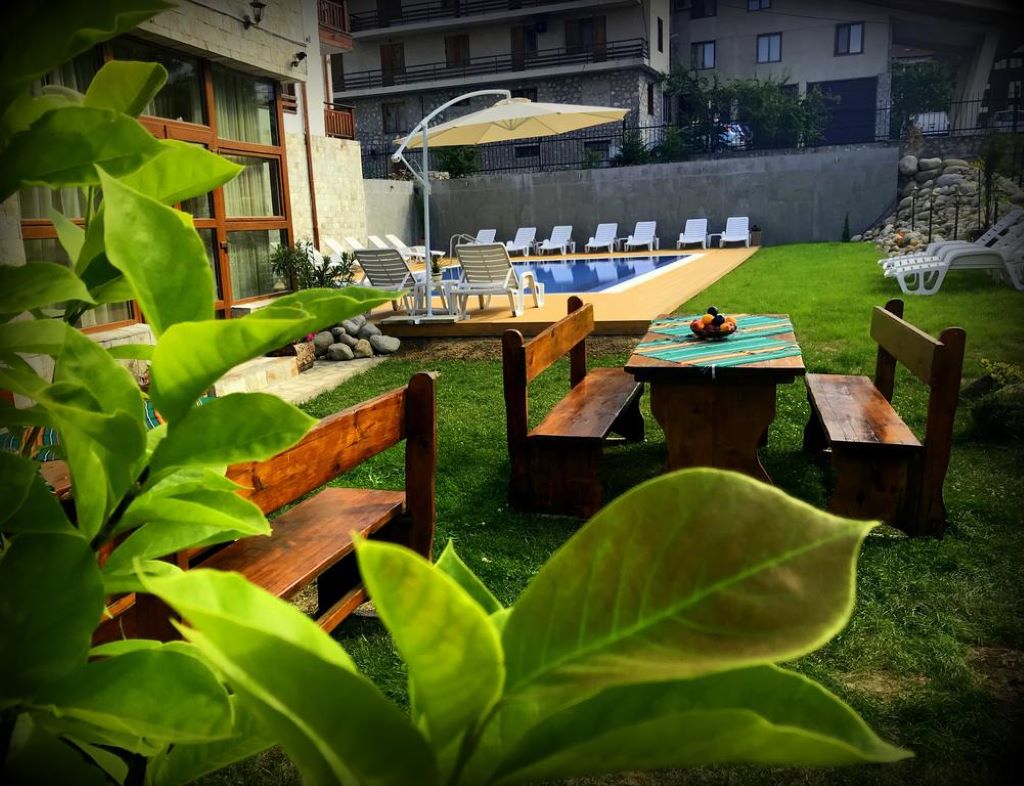 Evergreen Hotel Bansko-Letnja basta.jpg