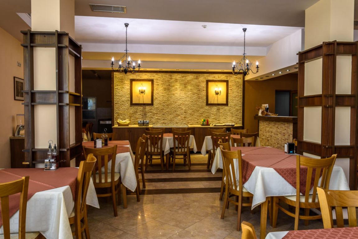 Hotel Evergreen-Restoran.jpg