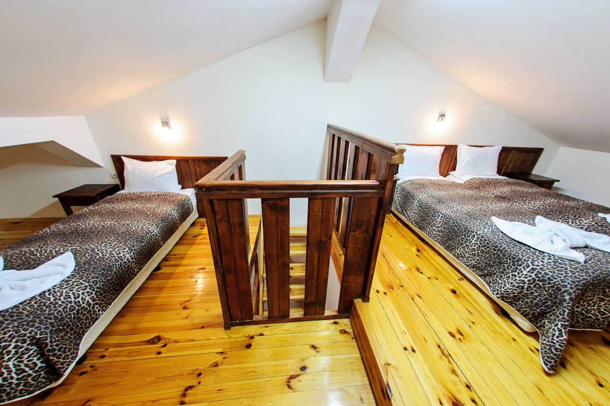 Dumanov Hotel-Porodicna soba na dva nivoa.jpg