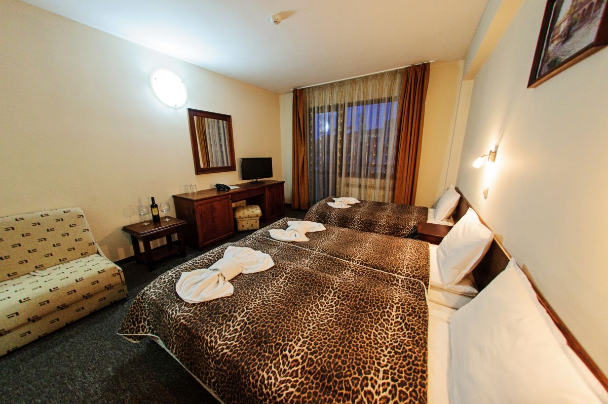 Dumanov Hotel-Trokrevetna soba.jpg