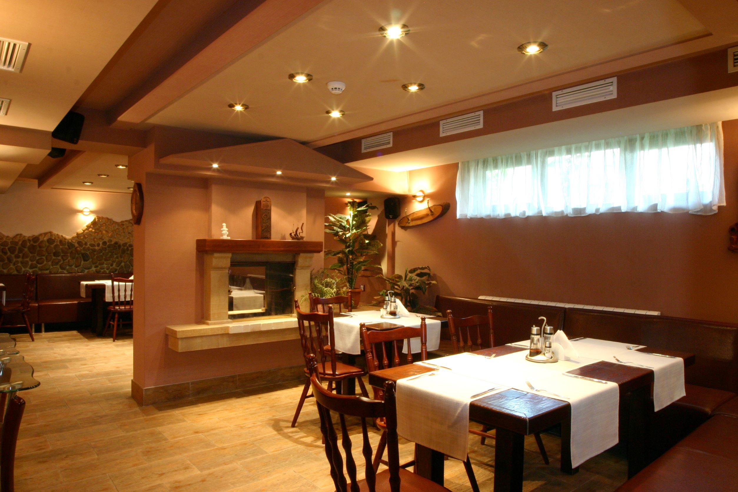 Hotel CLub Hotel Martin-Restoran.jpg
