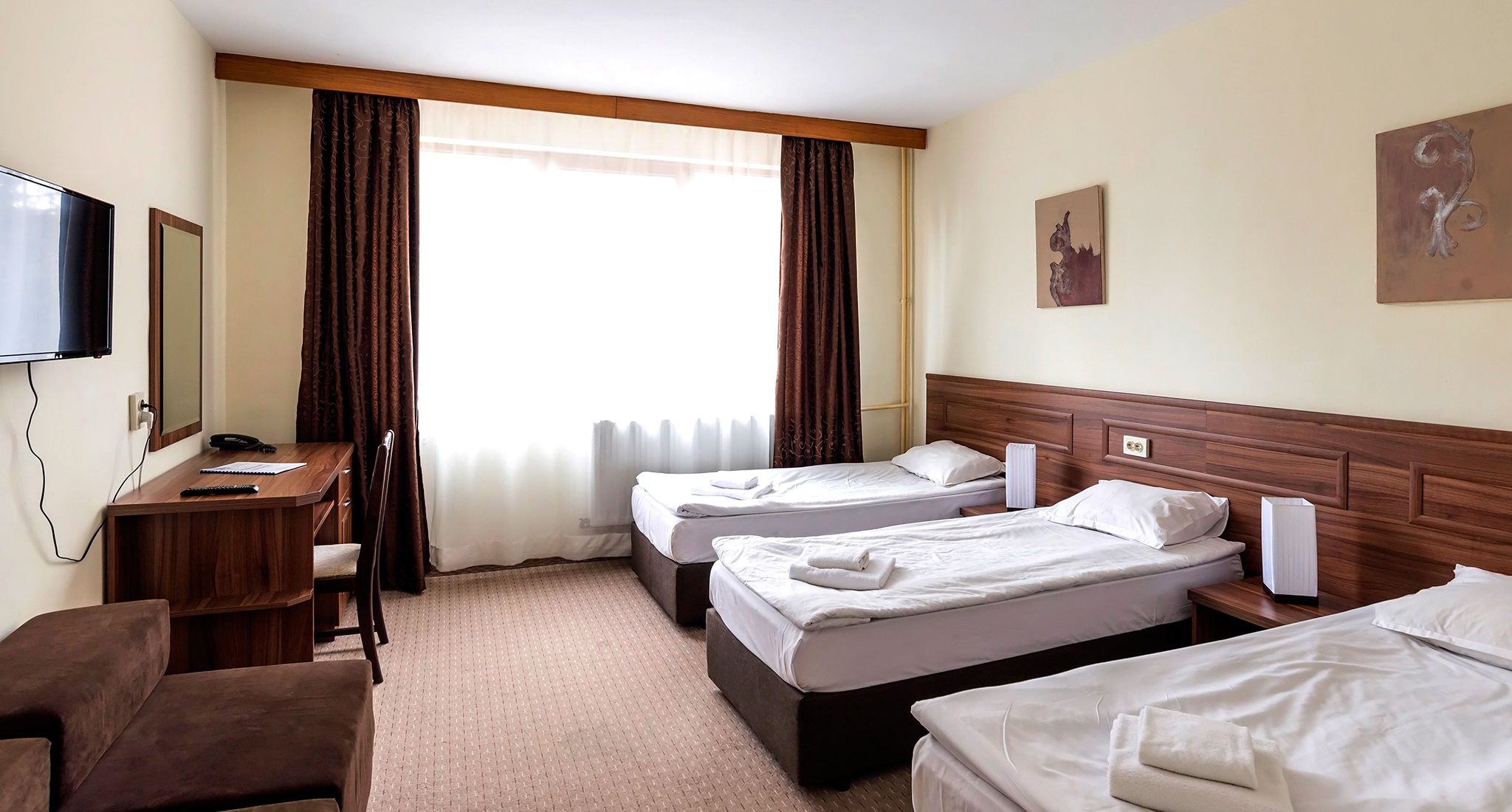 Elina Hotel-Trokrevetna soba.jpg