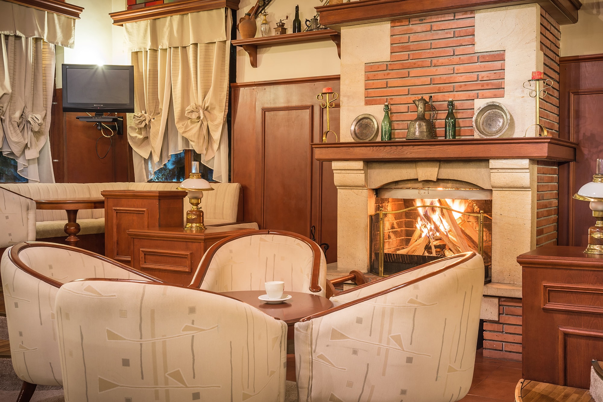 Hotel Elina-Lobby.jpg