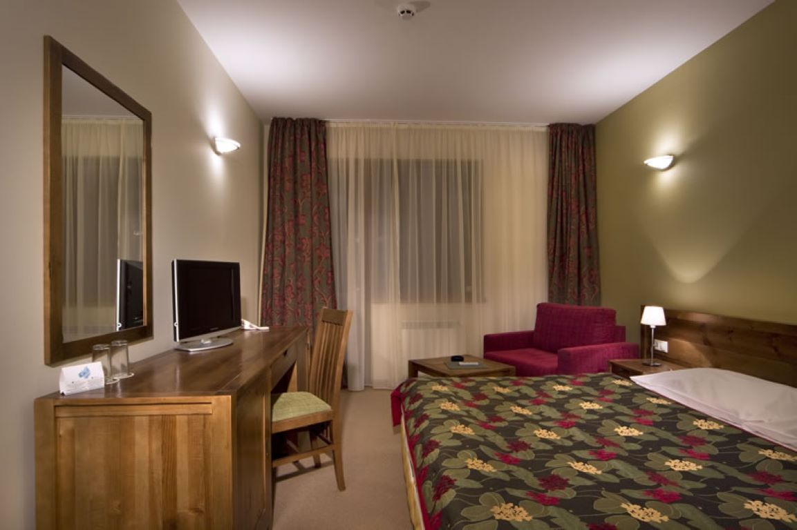 Hotel Yanakiev Borovets-Standardna soba.jpg